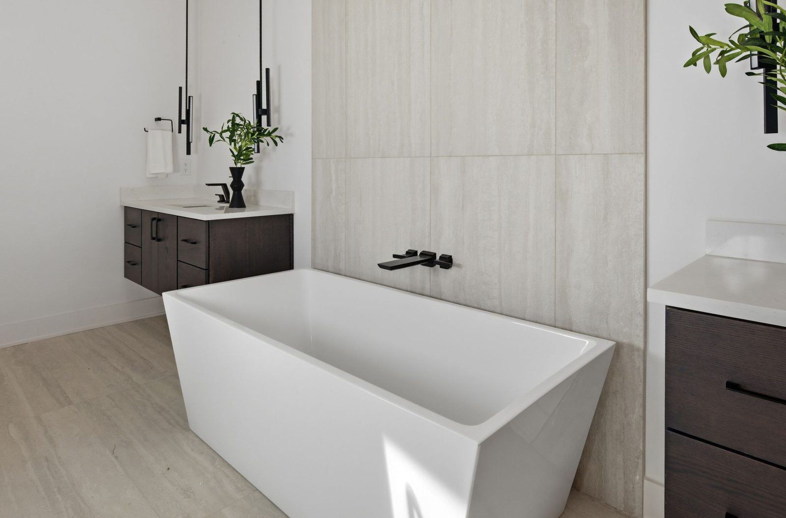Soaking tub